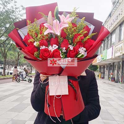 鄂尔多斯19朵红玫瑰百合，与你幸福前行